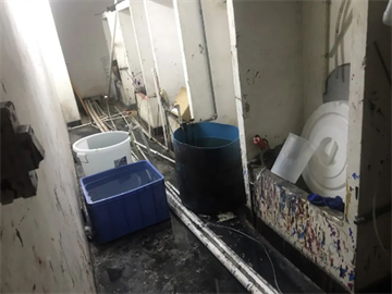 大岭山又查处一家废水直排五金加工厂